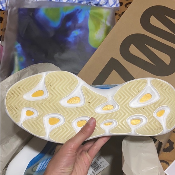 yeezy 700 V3 Azareth blue size 11 - Picture 2 of 8